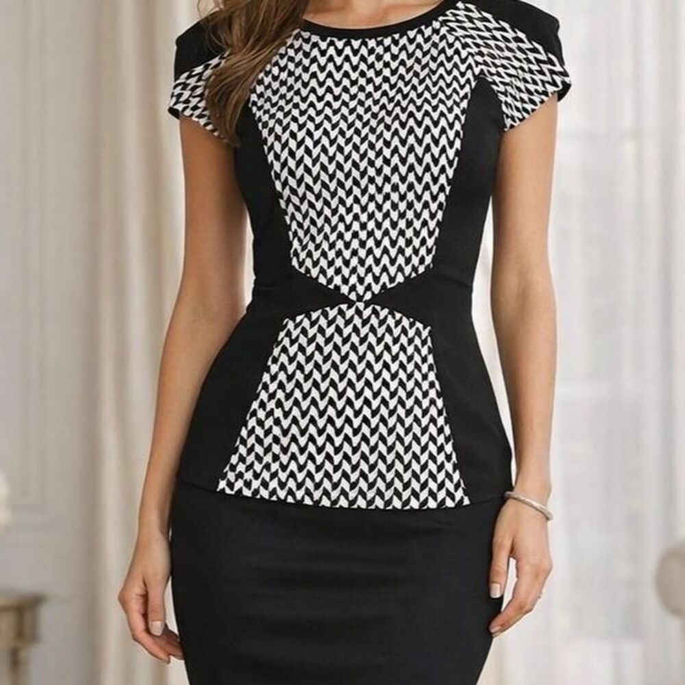 Worthington geometric patterned top size small Chcolorblock chic